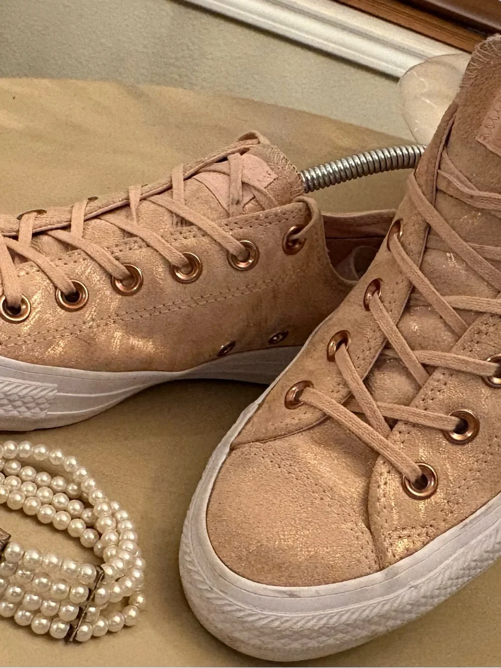 Women's pink Platform Sneakers in Blush.  Converse.  Great pair of shoes!!